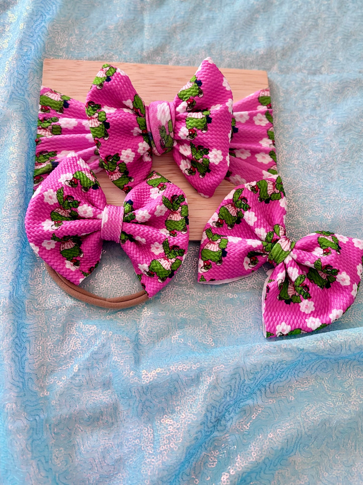 Pink Phil’s Phanatic bow