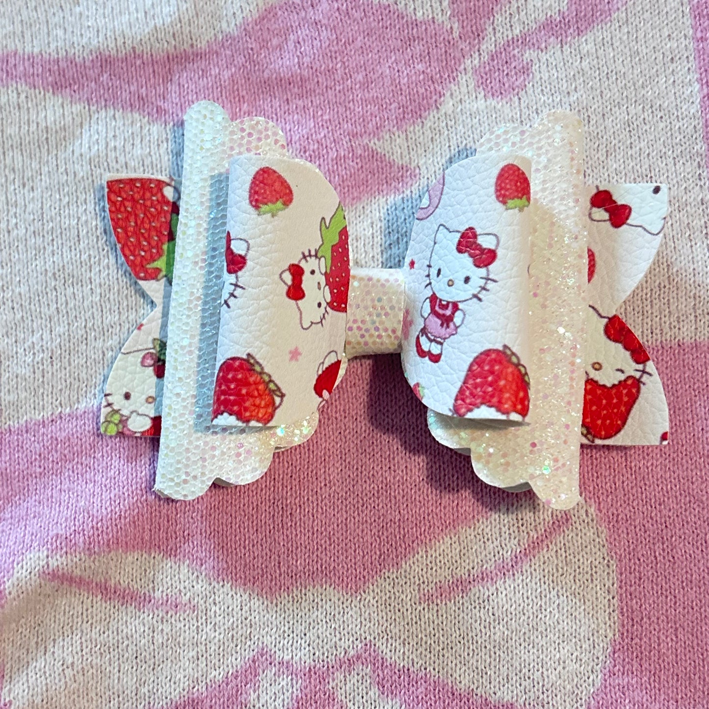 Strawberry kitty 4 inch bow