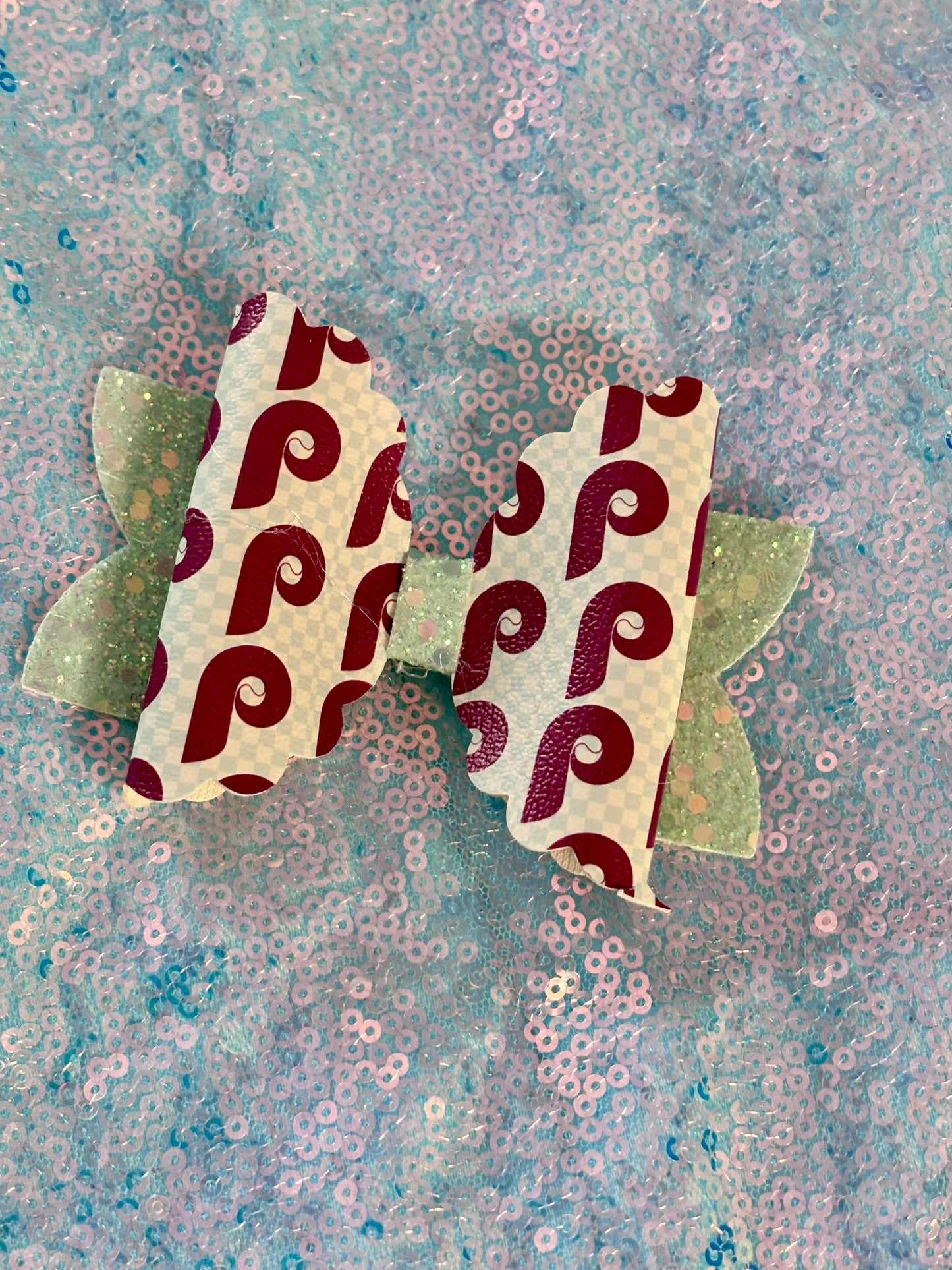 Phillies bows